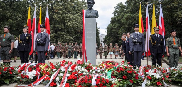 pomnik gen. Zbigniewa Ścibor-Rylskiego